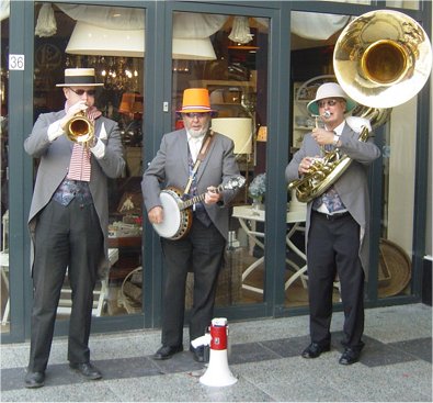 Dixieland / looporkest  te boeken bij www.kwekel-evenementen.nl