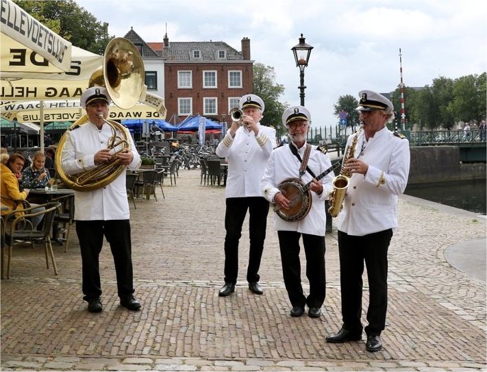 Dixieland / looporkest  te boeken bij www.kwekel-evenementen.nl
