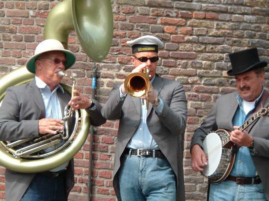 Dixieland / looporkest  te boeken bij www.kwekel-evenementen.nl